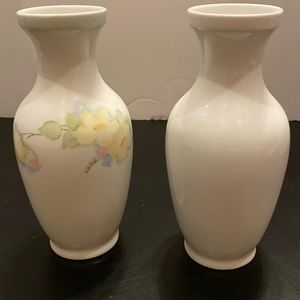 Set of 2 vintage porcelain bud flower vases 1 has flower design 1 plain white 7”